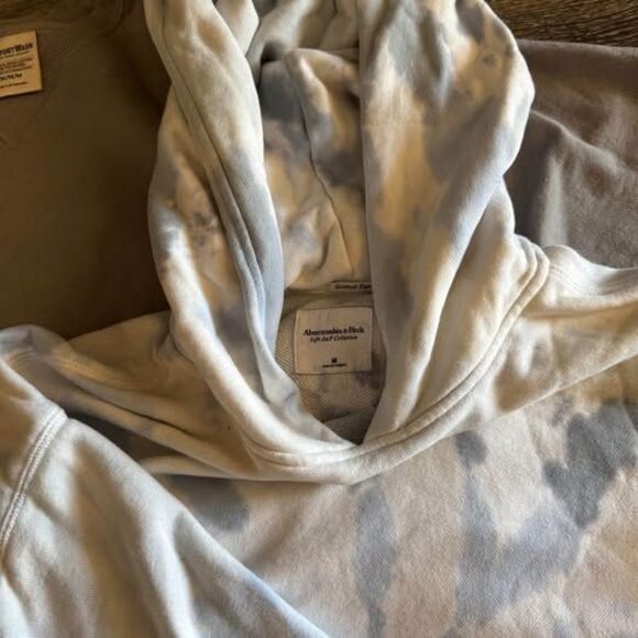 3 Cropped Sweaters - Medium - Picture 3 of 4